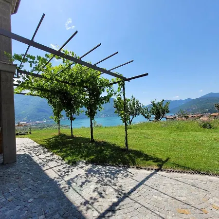 Domus Bianca Mountain Iseo Hospitality Costa Volpino